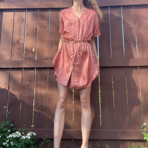 Cute versatile oversized pink button up dress / shirt or coverup - Picture 5 of 7